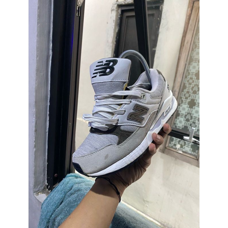 SEPATU NB530 CLASIK