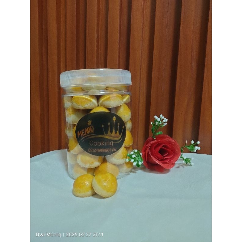 

KUE NASTAR