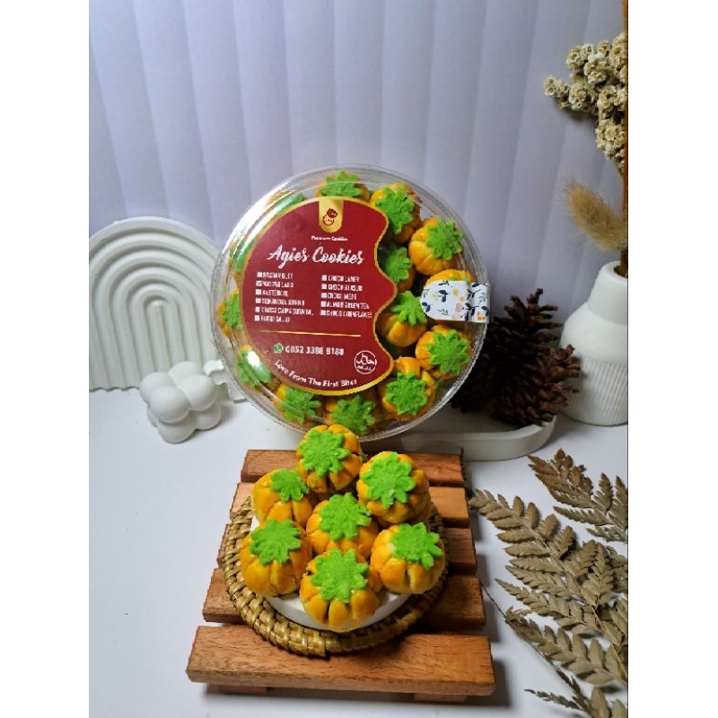 

KUE KERING NASTAR ISI SELAI NANAS.