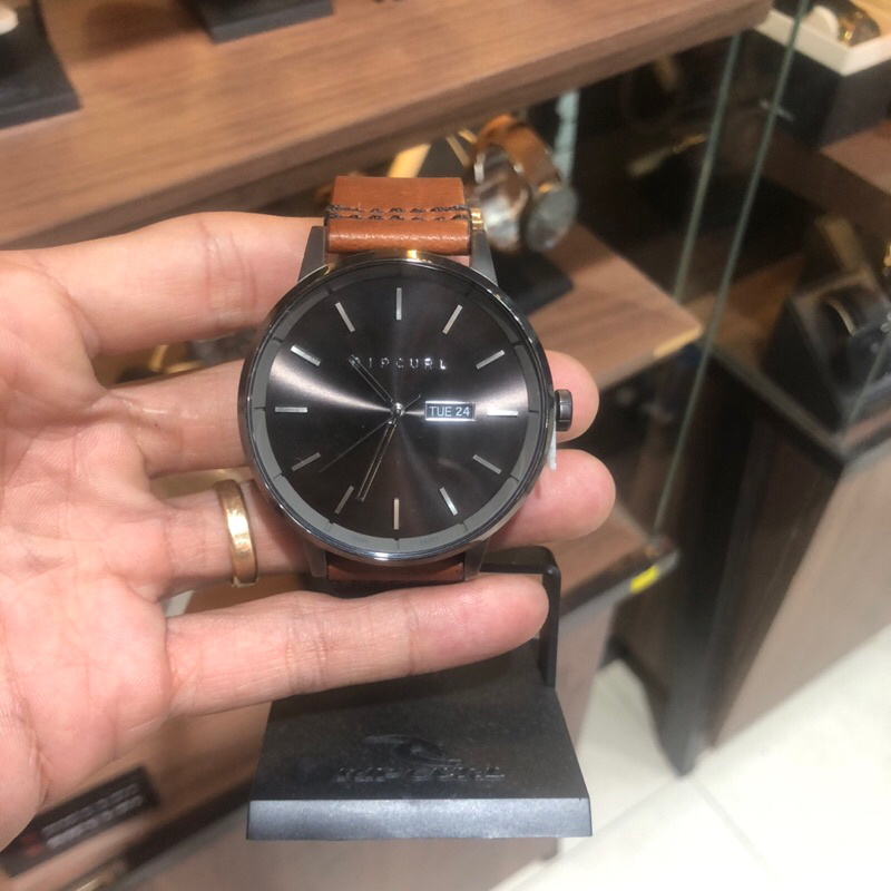 Jam tangan pria rip curl original detroit gunmetal leather gunmetal