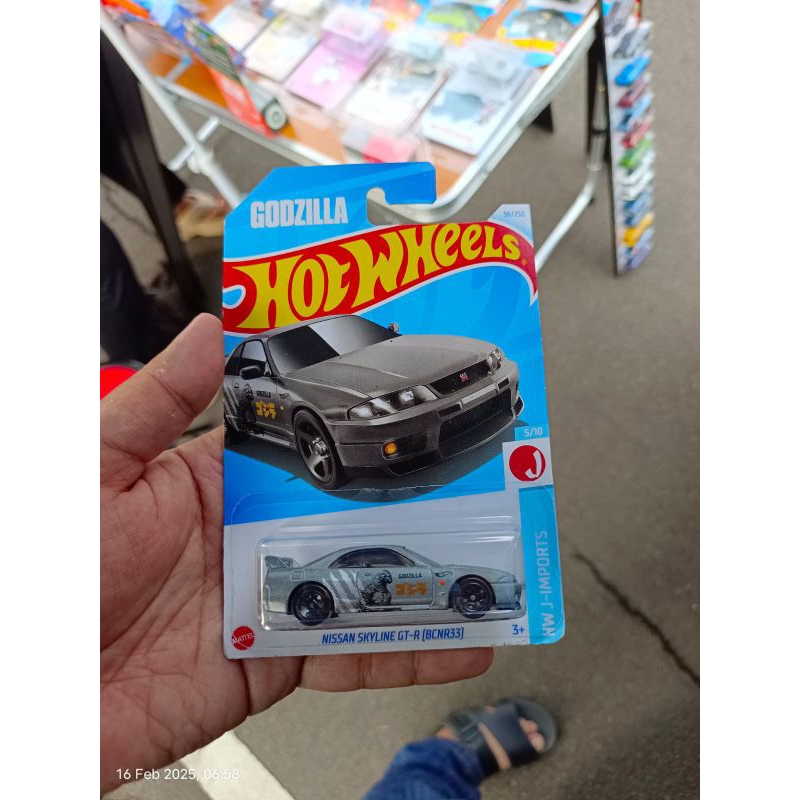 Hot Wheels J Import - Nissan Skyline GT-R (BCNR33) Godzilla (Grey)