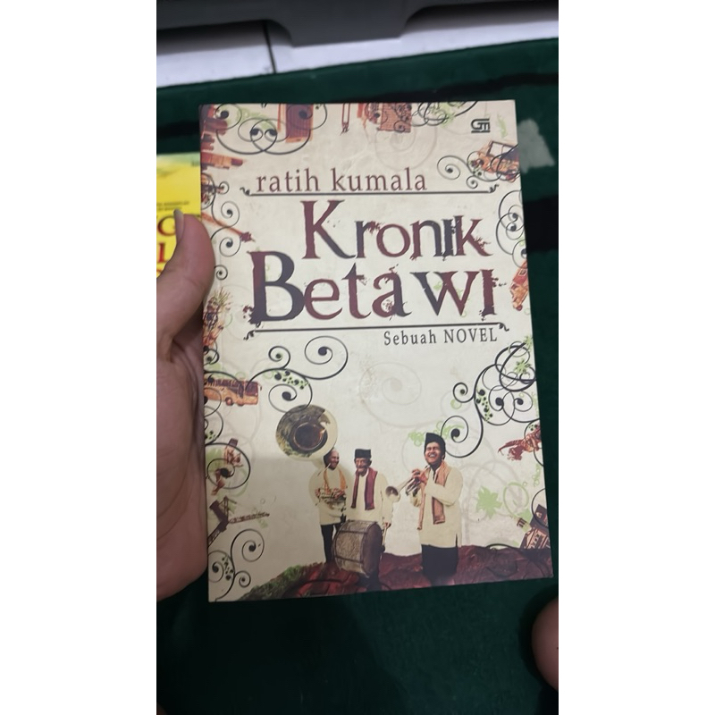 Bundling Preloved Buku Sastra Indonesia dan Terjemahan - Kronik Betawi dan Things Fall Apart