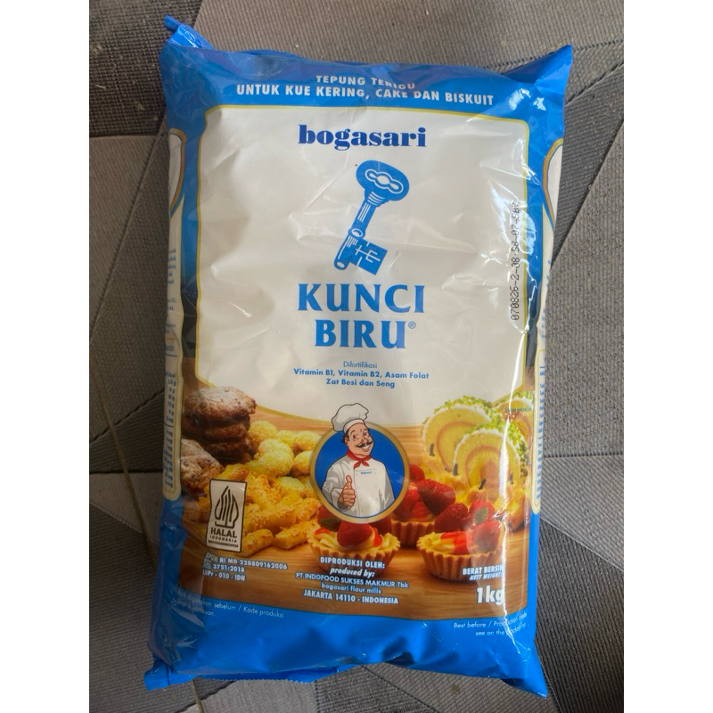 

Tepung Terigu Kunci Biru Premium 1KG