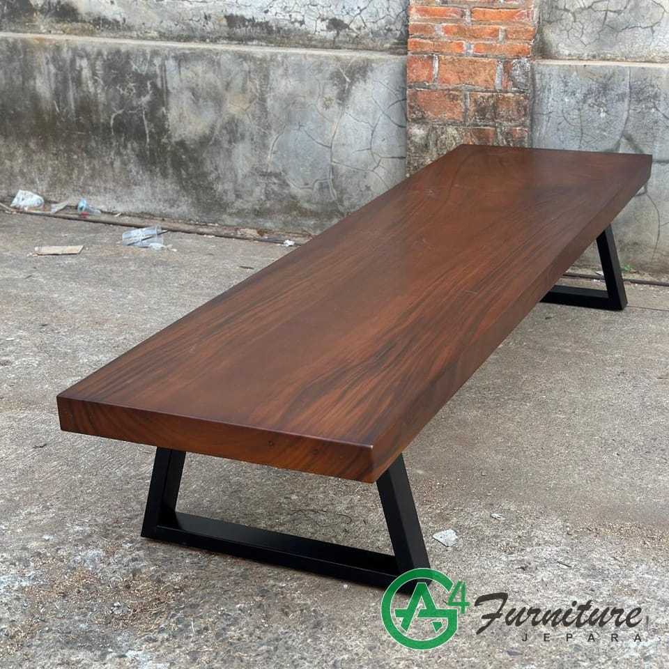 Meja Lesehan Minimalis Kaki Besi Dengan Top Kayu Trembesi Solid
