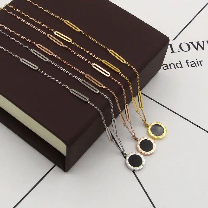 Kalung Titanium Wanita Liontin Bulat Hitam Putih Alegan