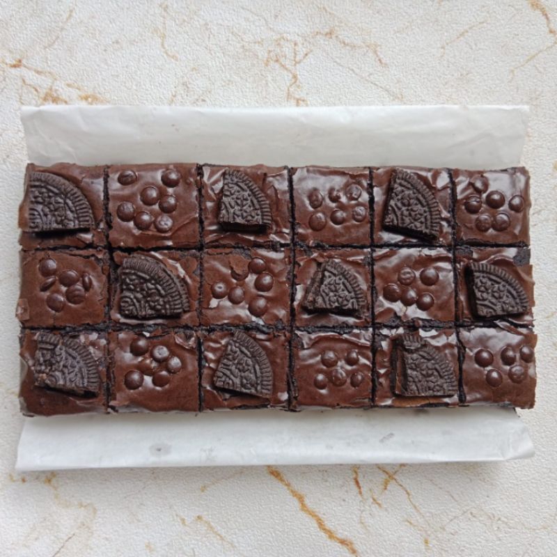 

Brownies Fudgy Sekat LUMER PREMIUM Uk. 20x10 (18 sekat)