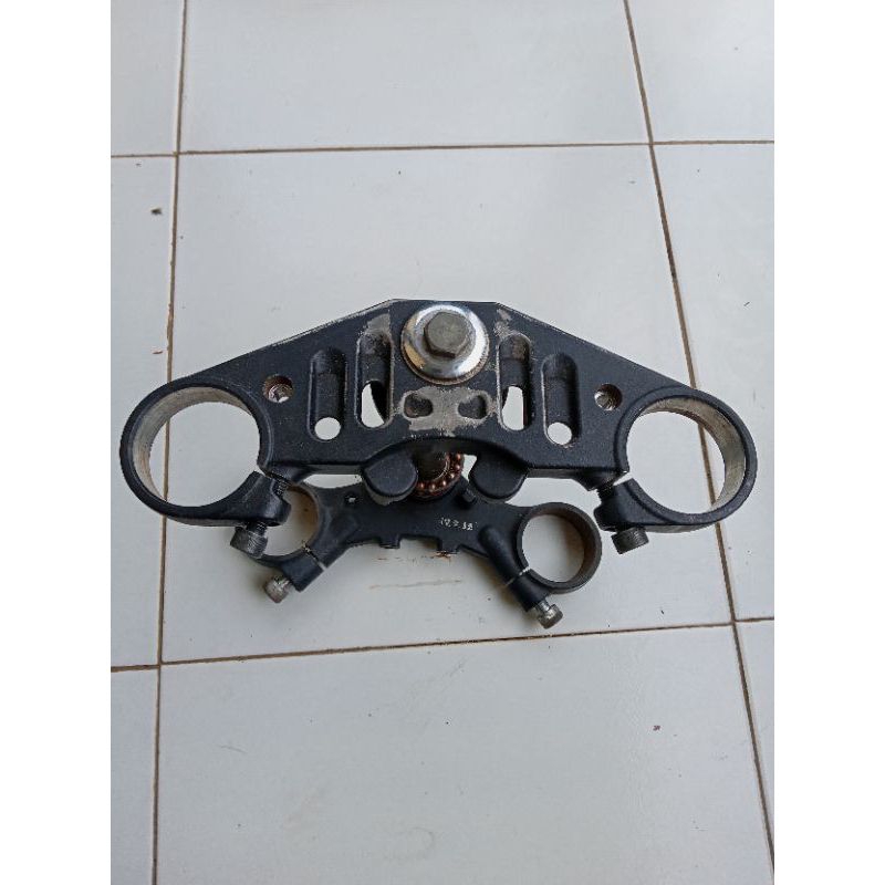 Segitiga atas bawah Yamaha R15V3