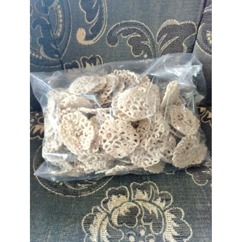 

KRUPUK IKAN KHAS BANYUWANGI / KRUPUK IKAN BULAT / KRUPUK IKAN BERAT 500 GRAM / 1/2KG.