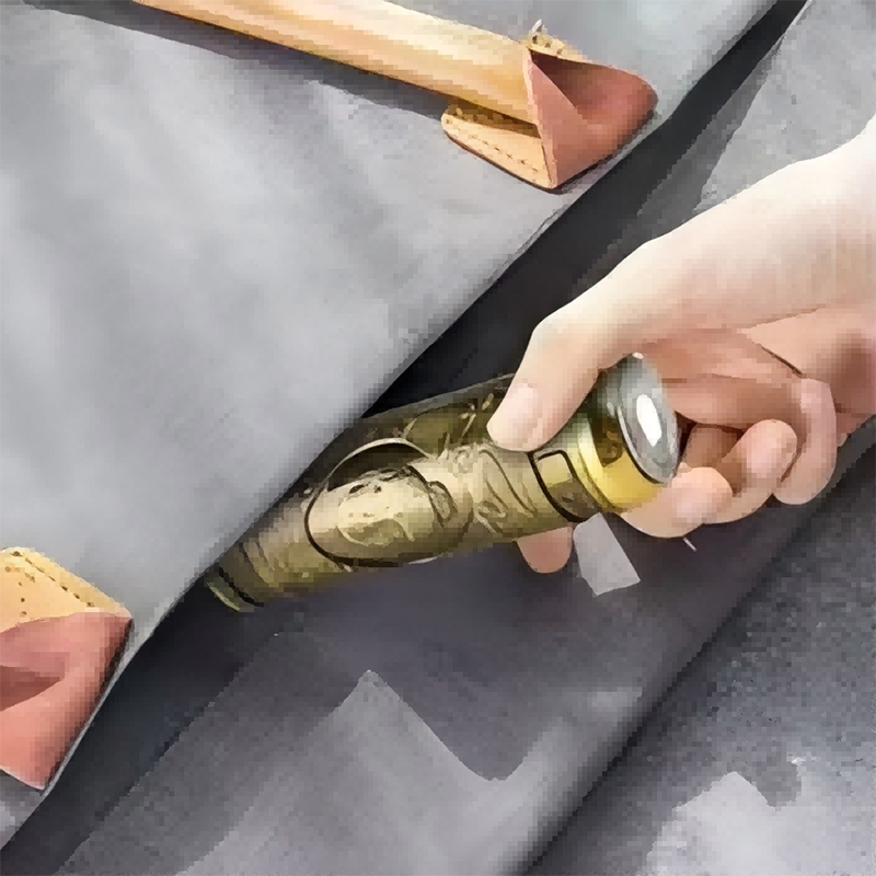 Shaver Mini Elektrik Alat Cukur Kumis Jenggot Portable Dengan Kuas Kecil