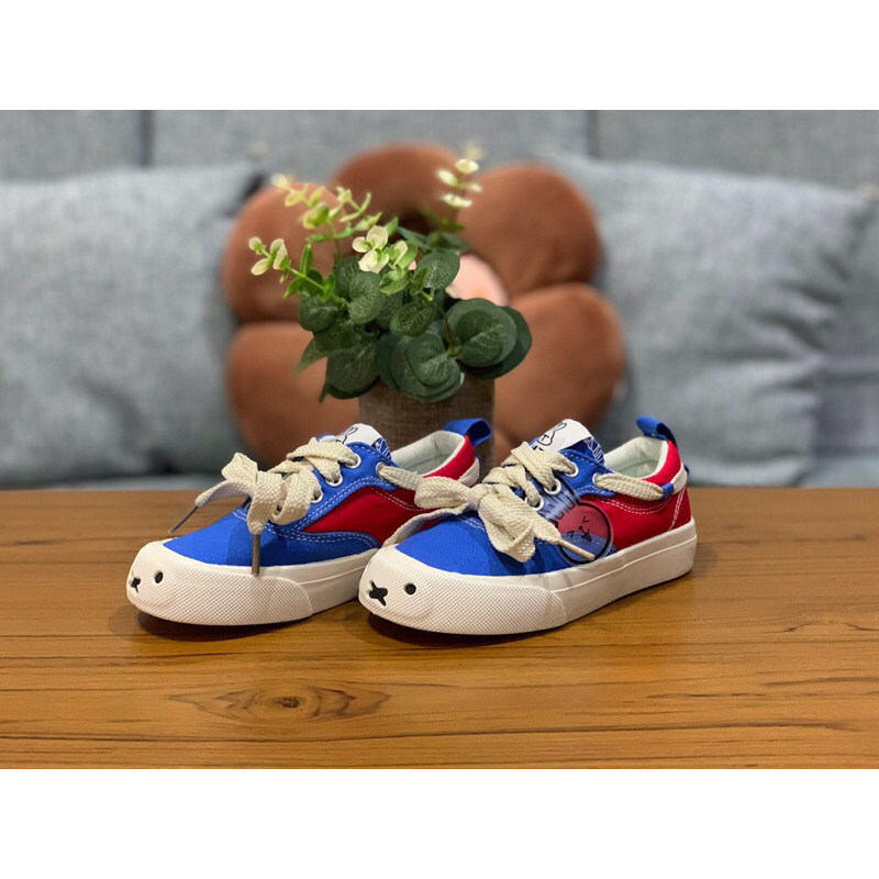 sepatu sneakers anak TMT