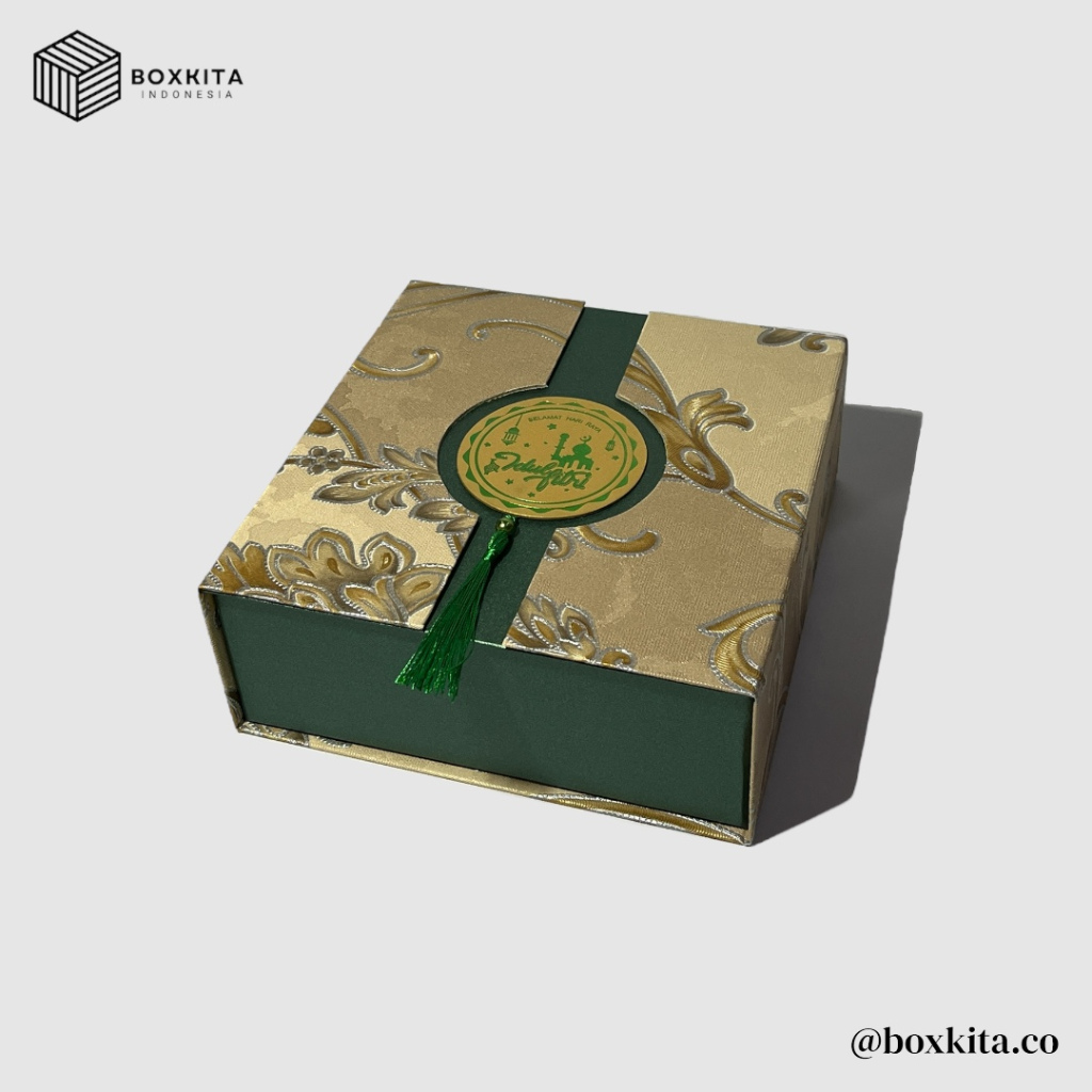 

Hampers Hardbox Magnet Idul Fitri/Lebaran Wallpaper (Magnet) - 22cm x 22cm x 8cm