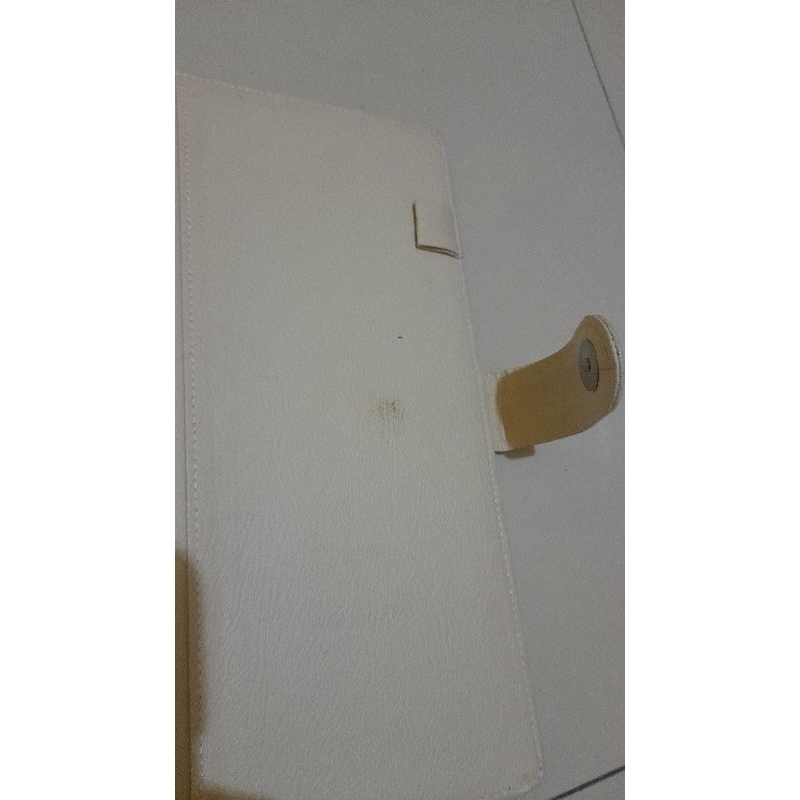 

Binder Gliter B5 Putih Tulang