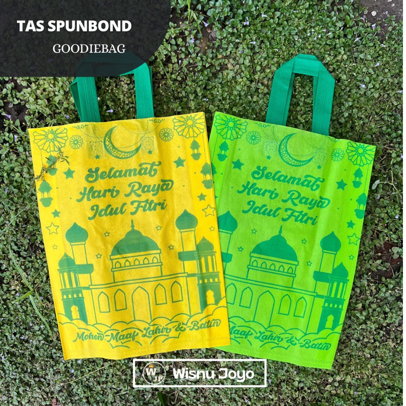 

Premium Tas Spundbond Goodiebag 25x35 30x40 isi 12 pcs / Tas Idul Fitri / Tas kain Hajatan Souvenir Kue