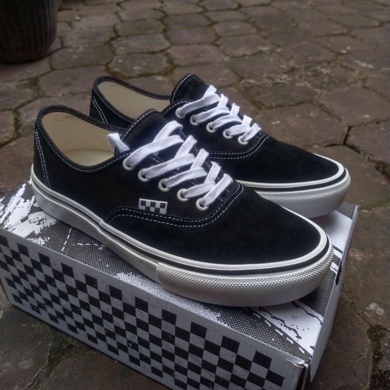 Vans authentic pro skate black white SOLD
