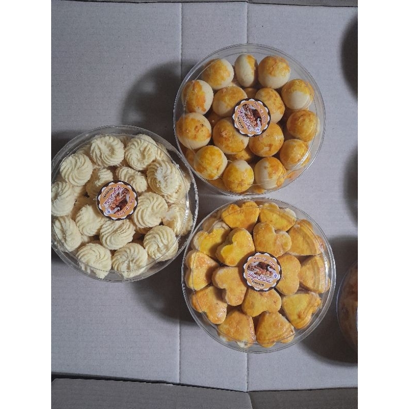 

Paket kue kering isi 3 toples