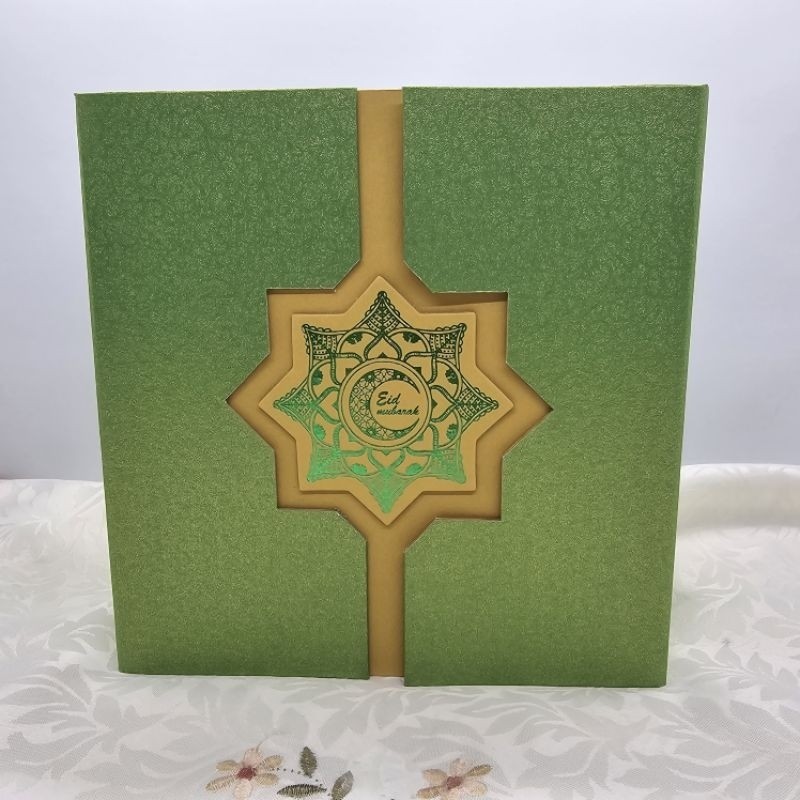 

Box kue MT 20x20x8 / kotak hamper imlek magnet tengah / box lapis legit