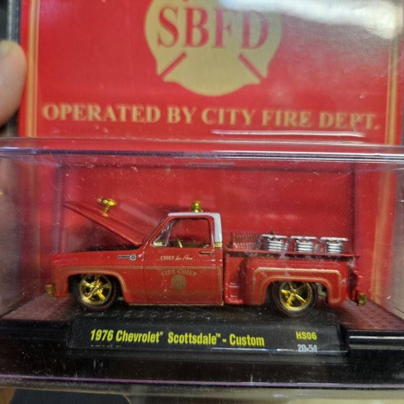 M2 Machines 1/64 1976 Chevrolet" Scottsdale" Chase Car SBFD OPERATED BY CITY FIRE DEPT Open Hood