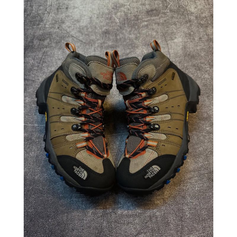 Thrifting Sepatu Hiking TNF The North Face Accord Sepatu Gunung