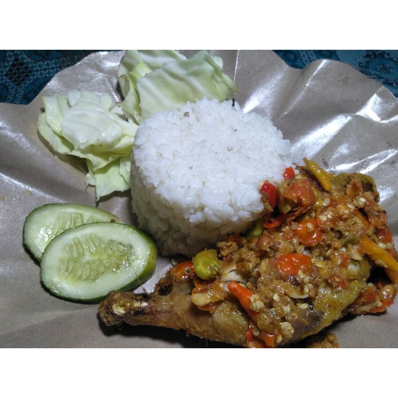 

PAKET NASI AYAM + TEMPE FREE MINUM
