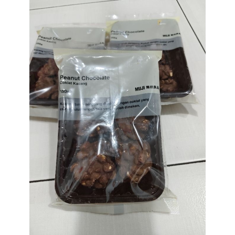 

Peanut Chocolate Muji / Cokelat Kacang Muji Import 150 gr