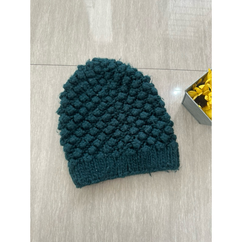 H&M TOPI WINTER / TOPI KUPLUK RAJUT WANITA GREEN EMERALD (PRELOVED)