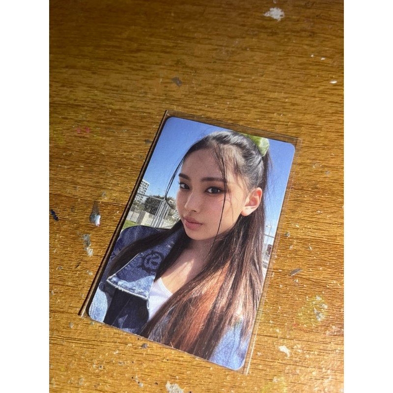 | Official | Hyein Photocard Weverse Newjeans & OMG