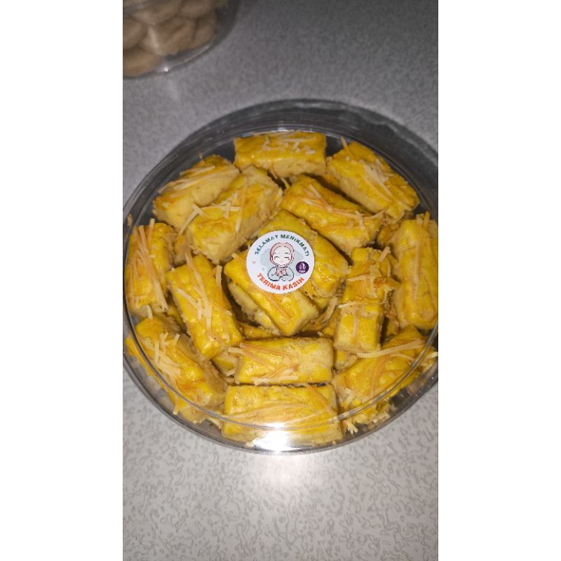 

KUE KEJU/KASTENGEL/KUE KERING LEBARAN/TOPLES UKURAN 1/2 KG
