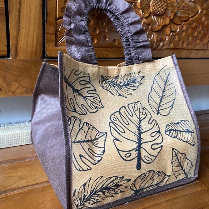 

TAS HAJATAN MUAT KOTAK NASI 18X18 20X20 AL