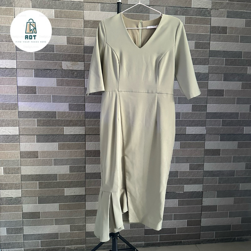 Dress Karoro. Warna Hijau Sage. Ukuran M. 2nd. Preloved