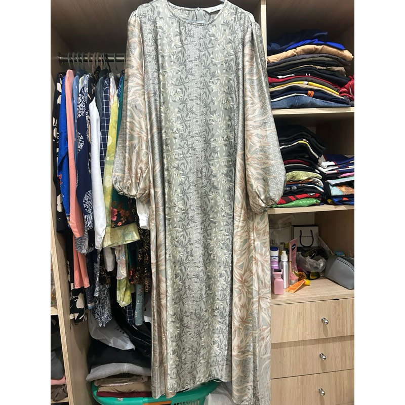 Preloved like new geulis.id meutia dress