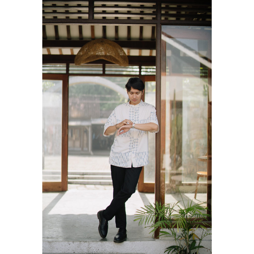 DHARMA Kemeja Batik Pria Kerah koko Lengan Pendek (S : LD 100 | M : LD 104 | L : LD 108  | XL : LD 1