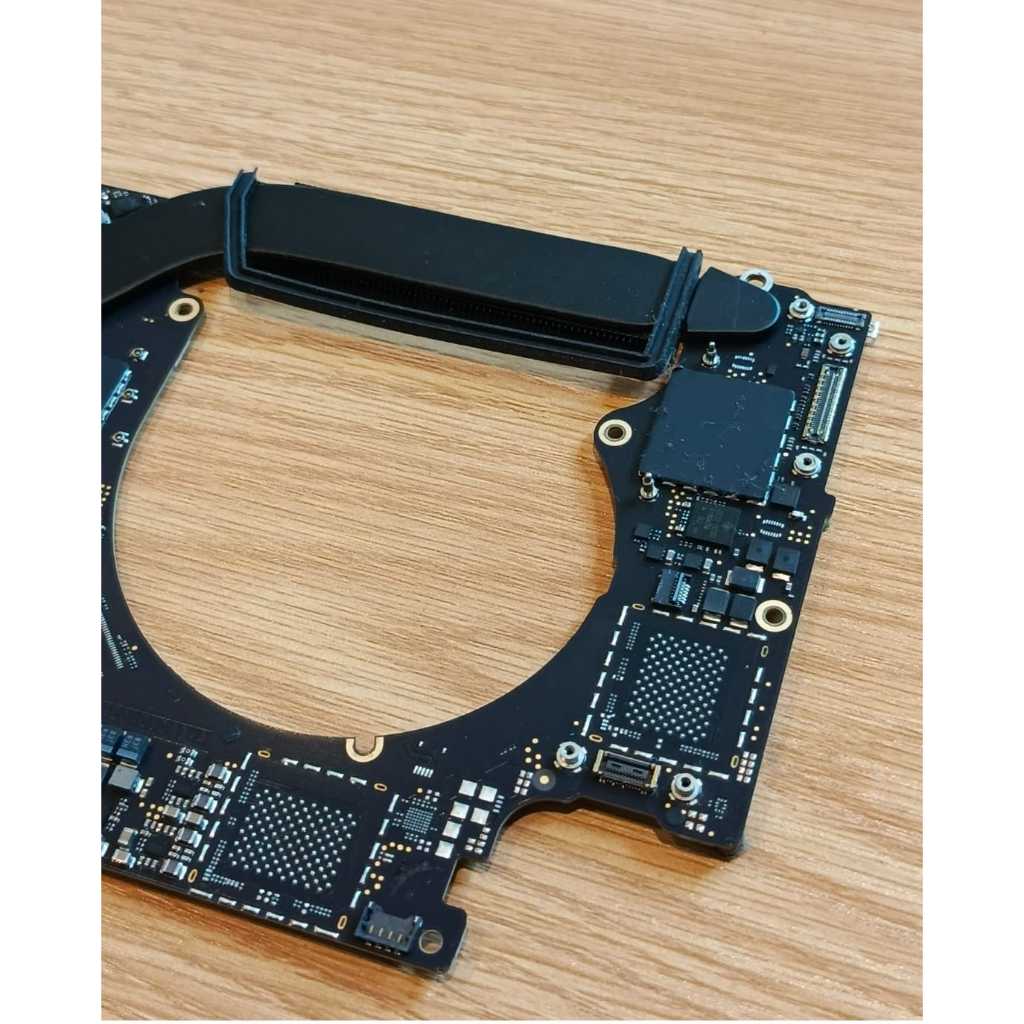 Motherboard logicboard Macbook Pro 15” A1990 (4) 2018 2019 Mati Icloud OFF