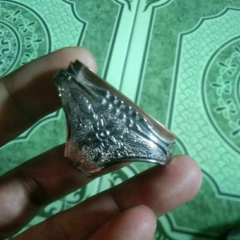 RING EMBAN MONEL UKIR