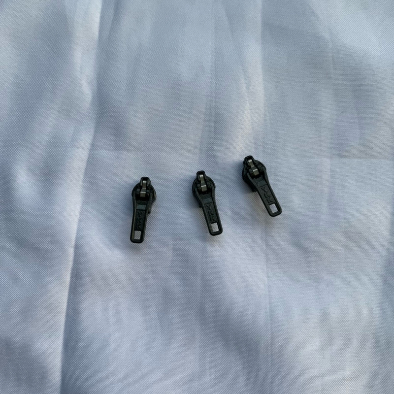 Kepala Resleting Terbalik YKK No. 3 @harga/pcs. Warna Black Nikel