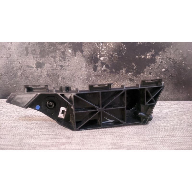 Breket bemper depan Toyota Avanza Xenia tahun 2012-2017 original