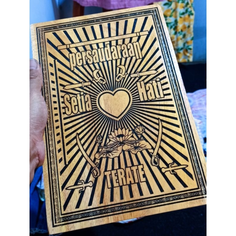 Hiasan dinding psht ukir laser Hiasan dinding kayu psht Figura psht kayu jati