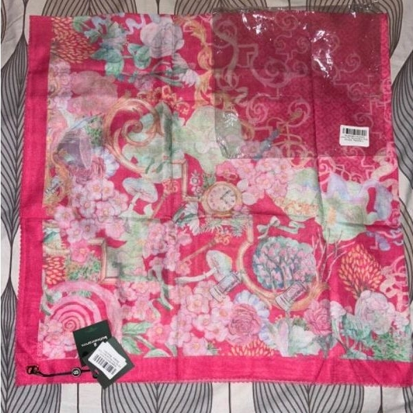 NEW AS-IS (NO BOX) THE WONDERLAND VOILE SQUARE RASPBERRY ORIGINAL BUTTONSCARVES