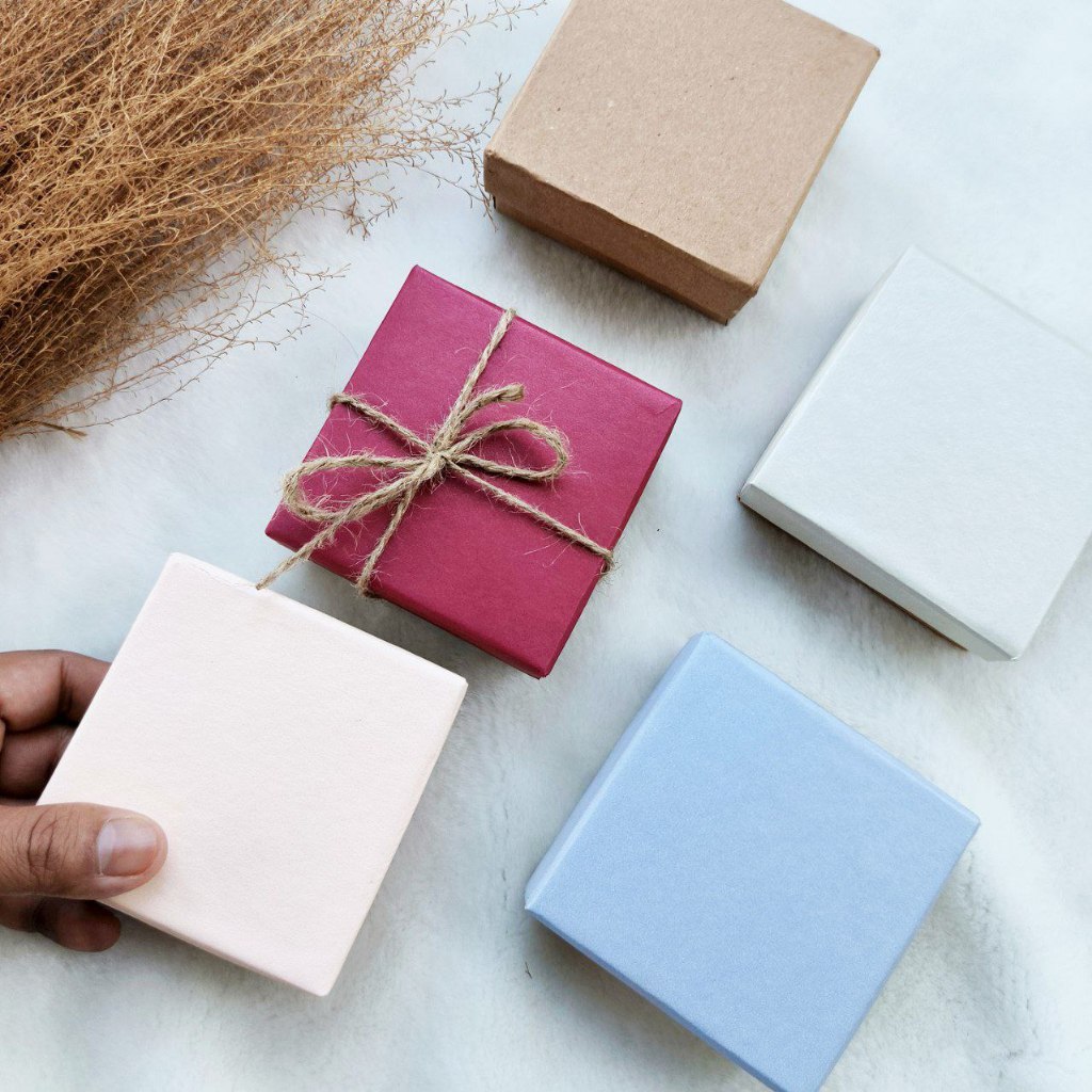 

8x8x3 cm Hardbox packing premium / gift box untuk hadiah