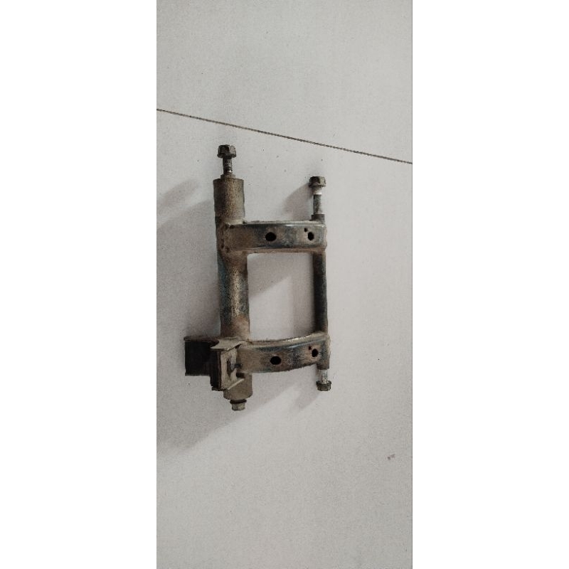 satu set mounting/pangkon mesin beat karbu kode KVY bekas original copotan motor