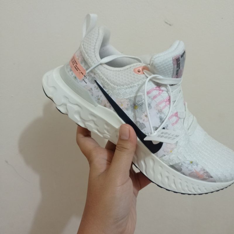 Sepatu Running Nike React Infinity 3