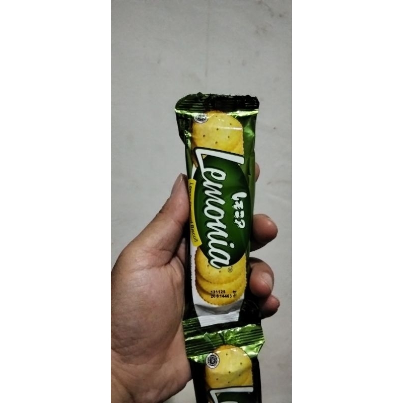 

biskuit lemonia rasa coklat dan lemon