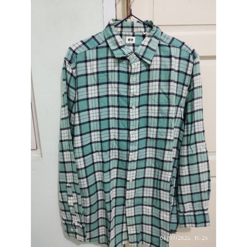 Flanel Uniqlo  warna hijau kotak2 size L
