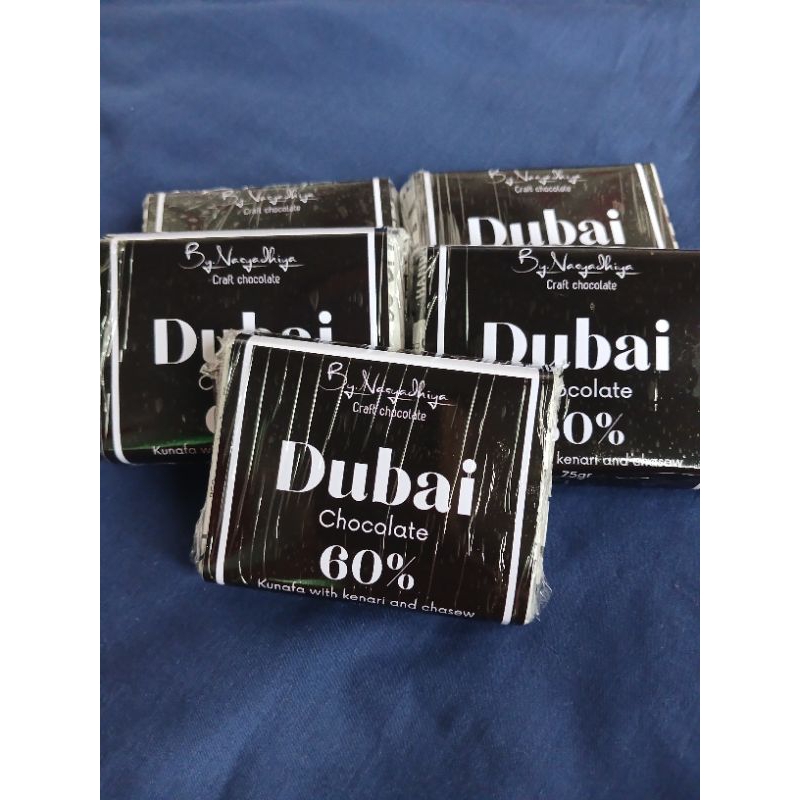 

coklat dubai kenari-bar coklat isian selai kacang kenari 75gr, 135gr, 250gr.