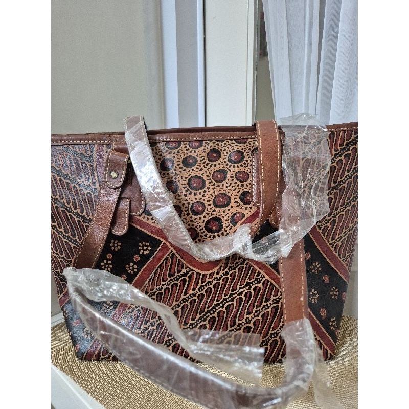 BUY 1 GET 1 tas kulit lukis batik
