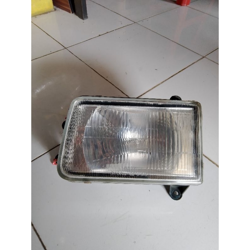 lampu depan Isuzu panther (kiri)