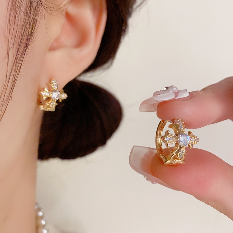 Anting-anting zirkon berbentuk salib berlapis emas jarum perak S925 untuk wanita retro sederhana