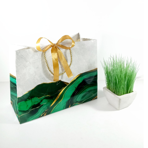 

Paperbag Marble Ocean Green Uk (Landscape 32,5 x 14 x 25 cm dan Potrait 24 x 14 x 35 cm)