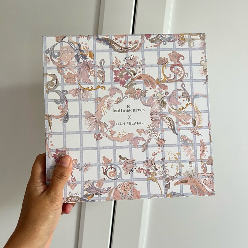 Preloved BS Buttonscarves x Dian Pelangi Blanc