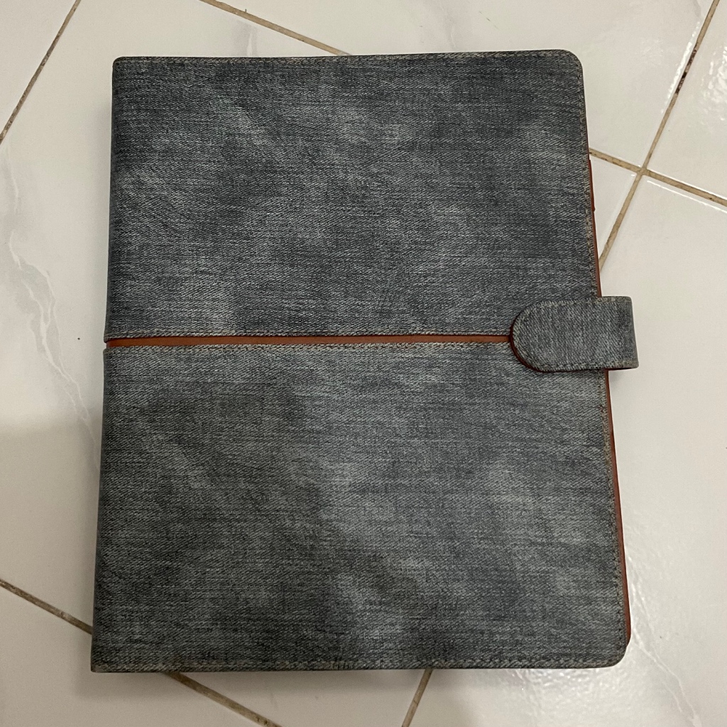 

[Preloved like New] Binder Kulit Sintetis B5 & Loose Leaf 50+ lembar