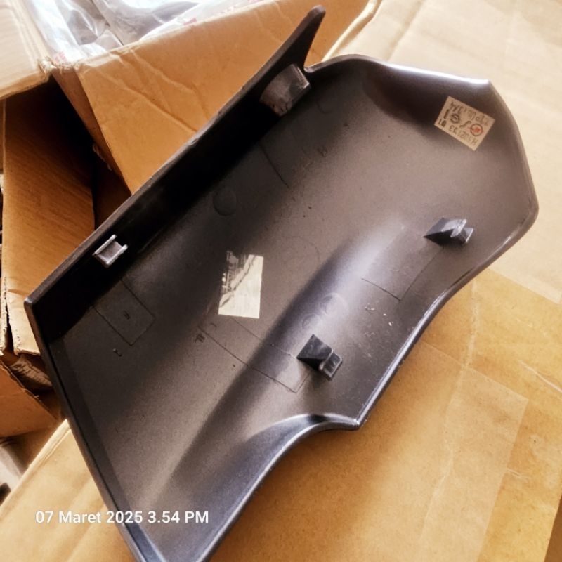 Tutup Fork supra abu abu kiri. 61400-KEV-830FMN